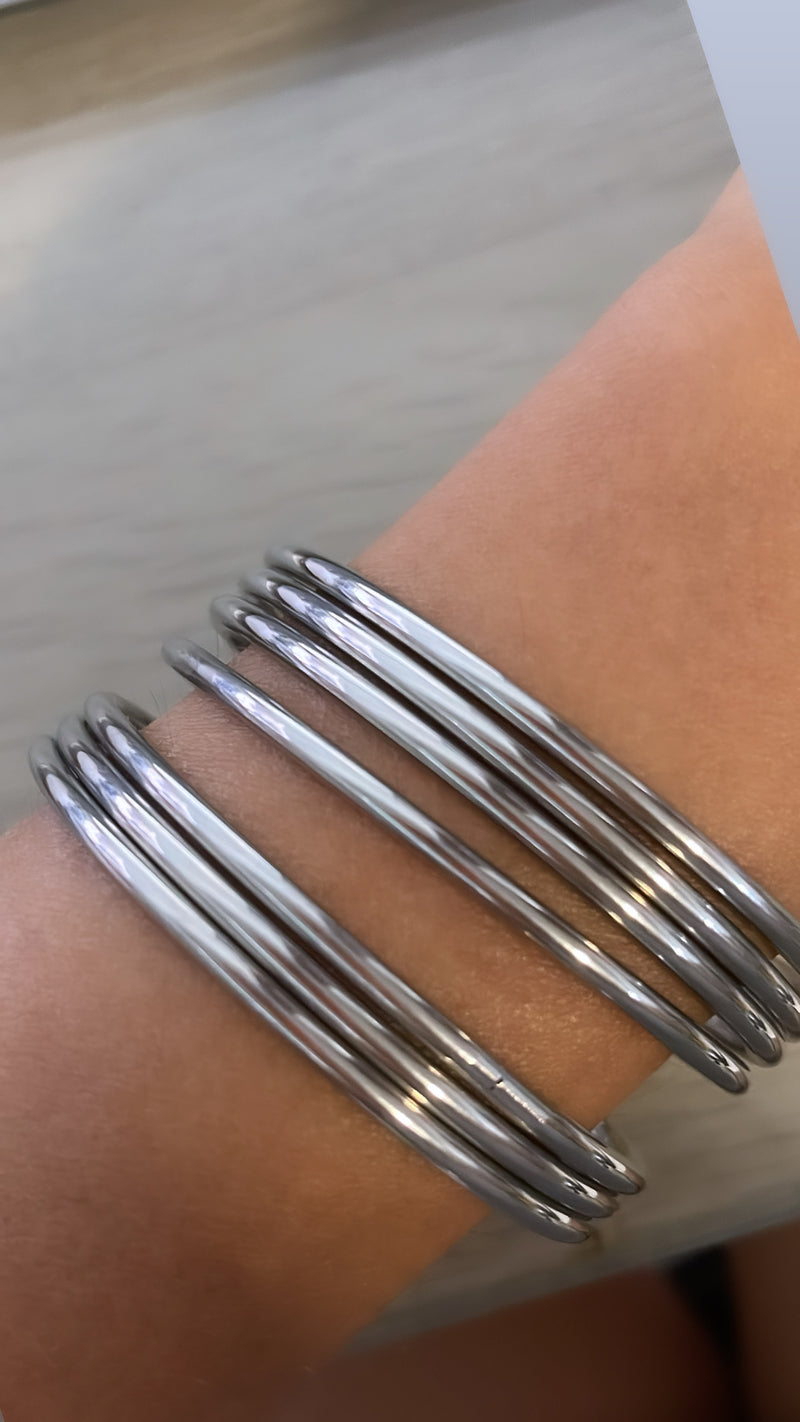 Steel set of bangles